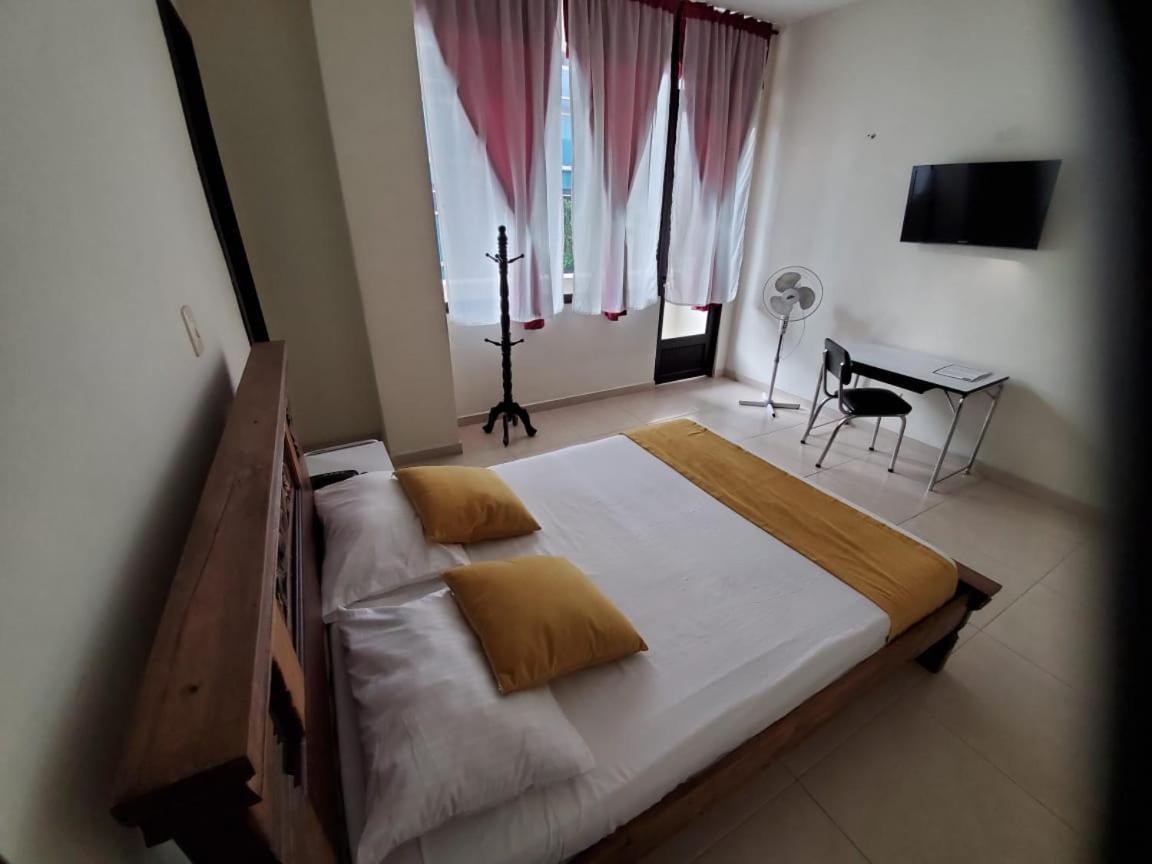 Hotel Cataluna Перейра Экстерьер фото